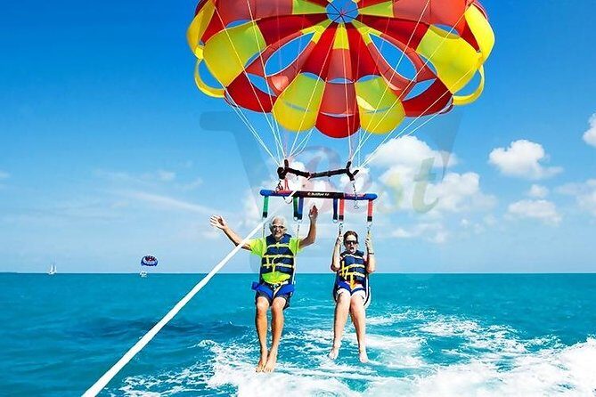 Ile aux Cerf: Speed boat with Parasailing & Tube Riding and Lunch - The Full Day of Adventure on Ile aux Cerfs
