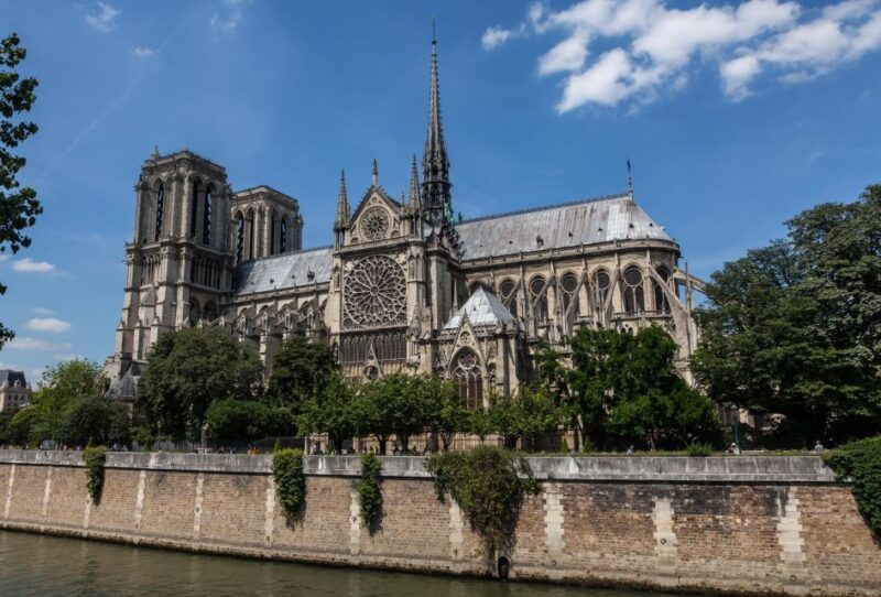 ile-de-la-cite-sainte-chapelle-and-the-conciergerie-tour