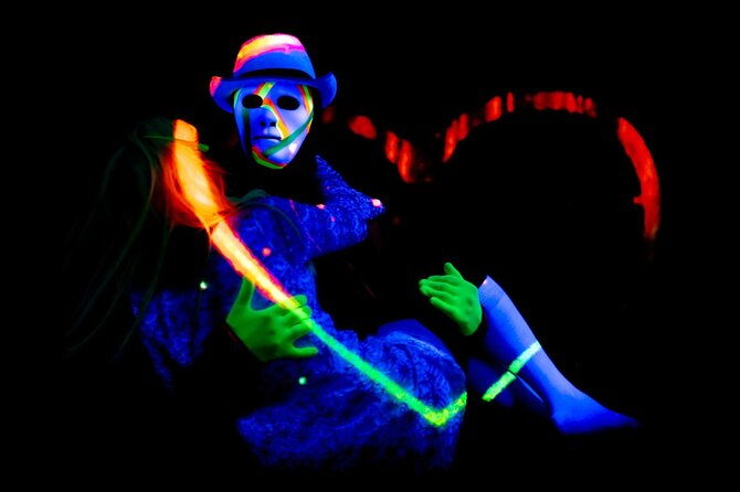 images-of-love-the-black-light-theatre-show-in-prague