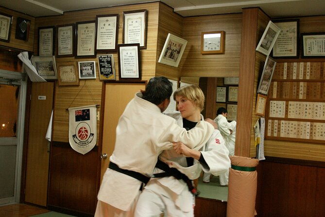 immerse-in-judo-martial-arts-class-from-japan