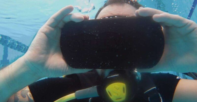 immerse-yourself-between-virtual-and-real-in-the-ocean-floor