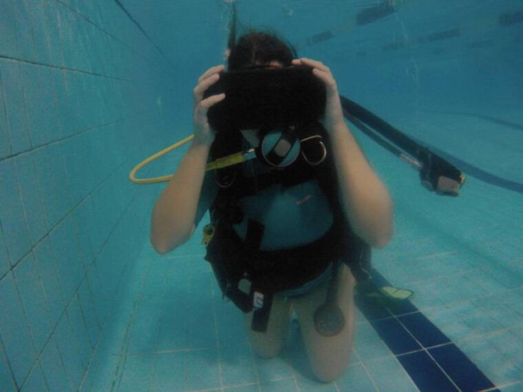 immerse-yourself-between-virtual-and-real-in-the-ocean-floor