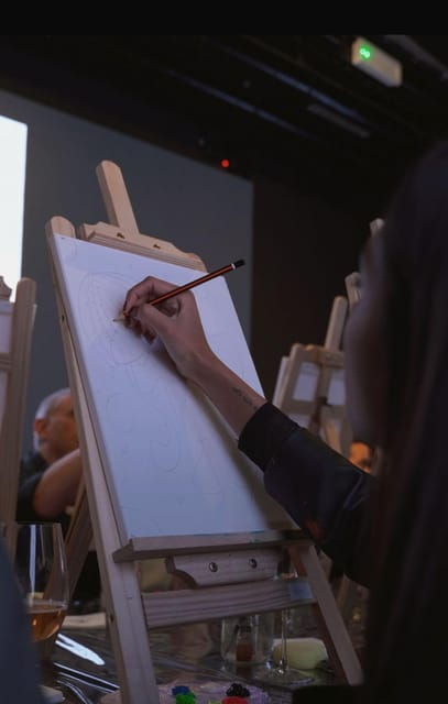 immersive-art-experience-with-unlimited-wine