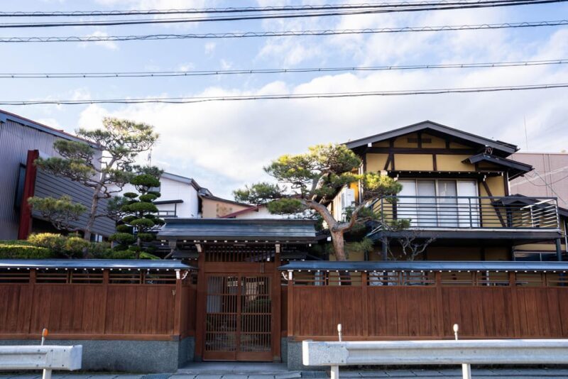 Immersive facial treatment in a Japanese space - A Closer Look at the Japanese Facial Experience in Takayama