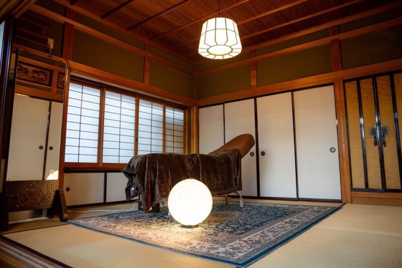 Immersive facial treatment in a Japanese space - The Experience Provider: beauty salon TAKAYAMA AQUALIE