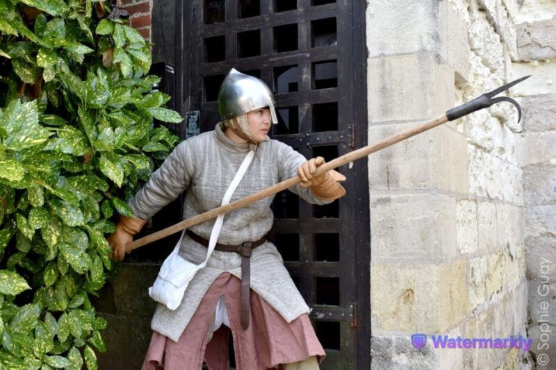 Immersive guided tour of Tours in the 13th century. - Key Points