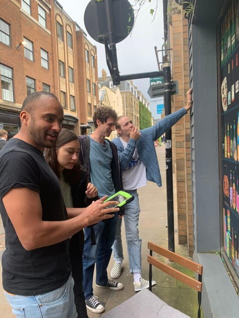 immersive-treasure-hunt-in-oxford-clue-the-looking-glass