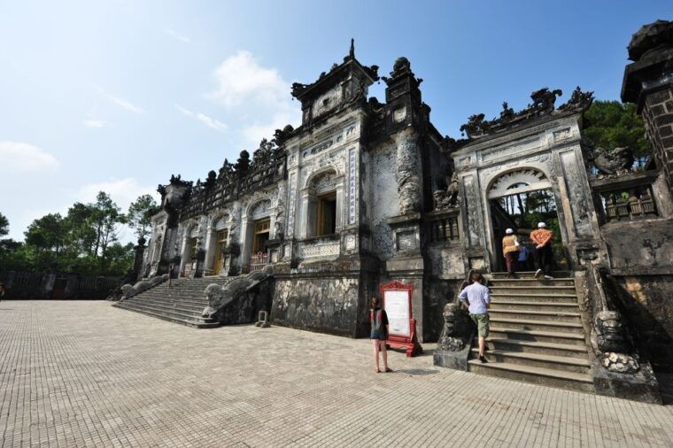 imperial-city-hue-day-tour-from-hoi-an-and-da-nang