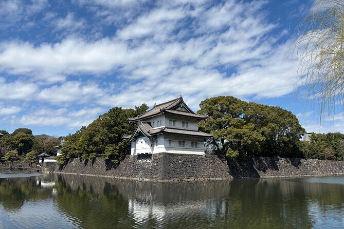 Imperial Palace and East Gardens Private Walking Tour in Tokyo - Key Points
