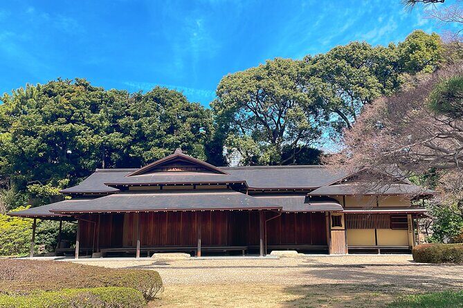 Imperial Palace to Tokyo Station Historical Walking Tour - The Experience and Value