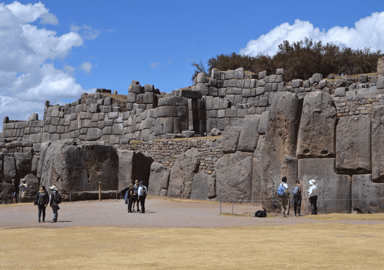 in-cusco-saqsaywaman-qenqo-pukapukara-tambomachay