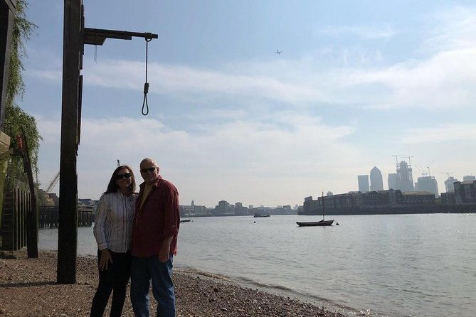 in-jack-the-ripper-footsteps-private-black-cab-tour-in-london