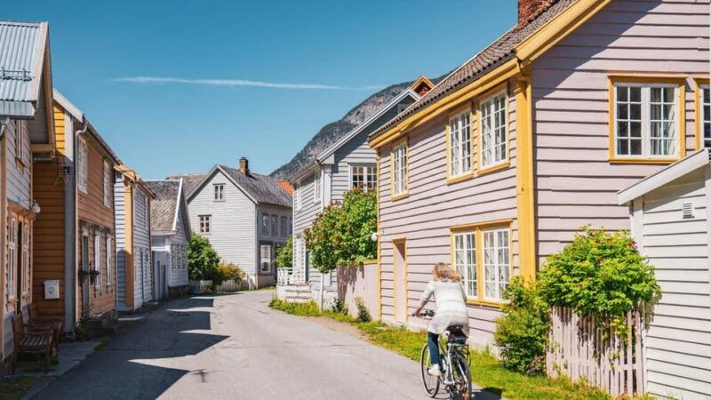 in-laerdal-guided-old-town-tour