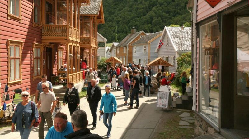 in-laerdal-guided-old-town-tour