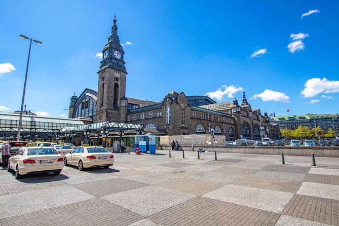 in-the-footsteps-of-the-beatles-in-hamburg-with-a-local