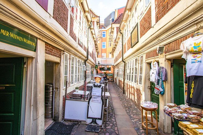 in-the-footsteps-of-the-beatles-in-hamburg-with-a-local