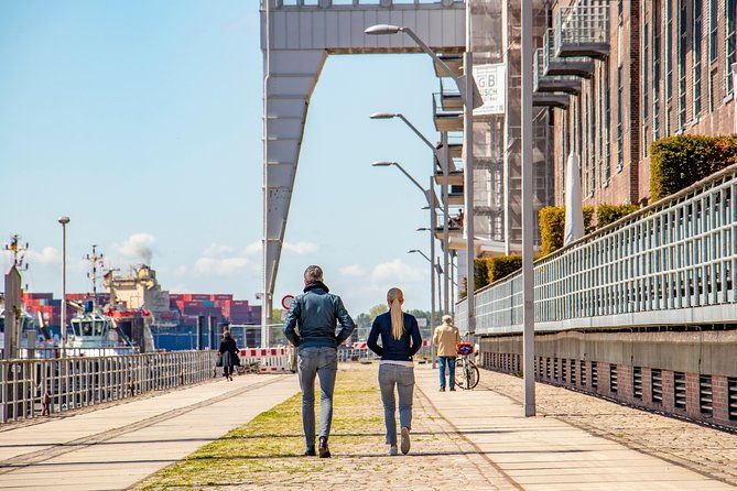 in-the-footsteps-of-the-beatles-in-hamburg-with-a-local