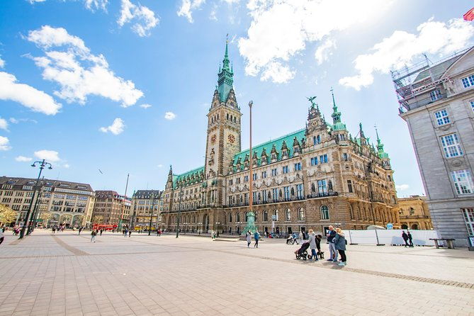 in-the-footsteps-of-the-beatles-in-hamburg-with-a-local