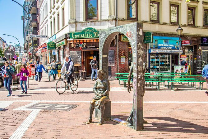 in-the-footsteps-of-the-beatles-in-hamburg-with-a-local