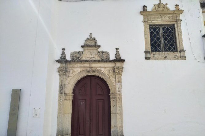 in-the-heart-of-the-city-get-to-know-the-history-of-tomar-and-taste-local-tapas