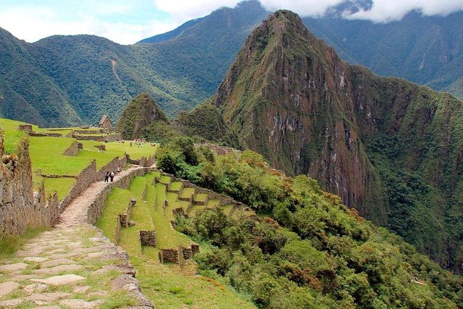 inca-trail-to-machu-picchu-small-group-2-days-tour