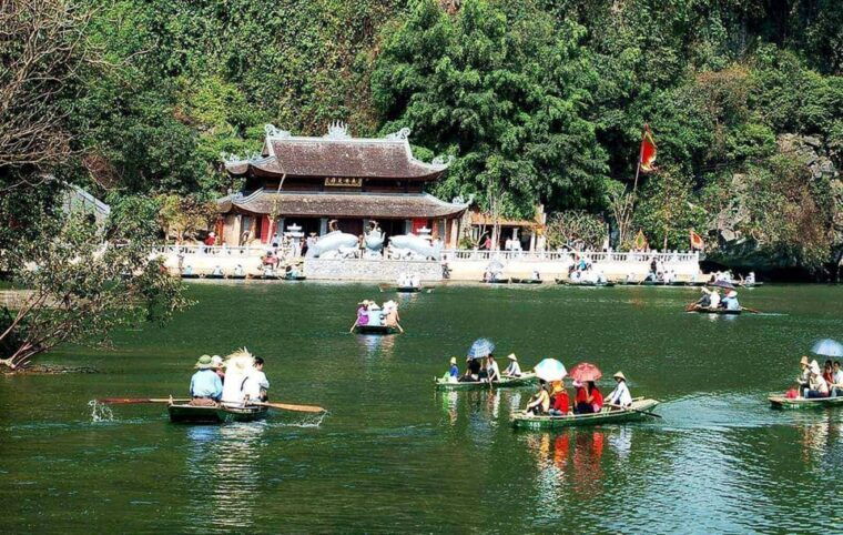 incense-village-perfume-pagoda-full-day-private-tour