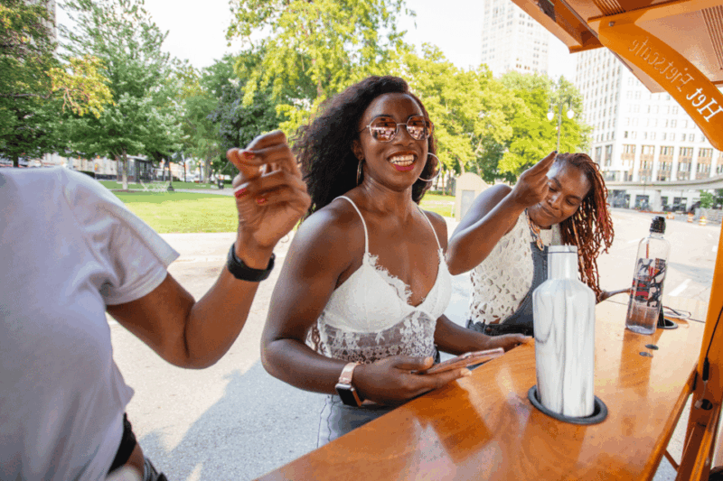 indianapolis-open-air-pedal-pub-tour-with-local-drinks
