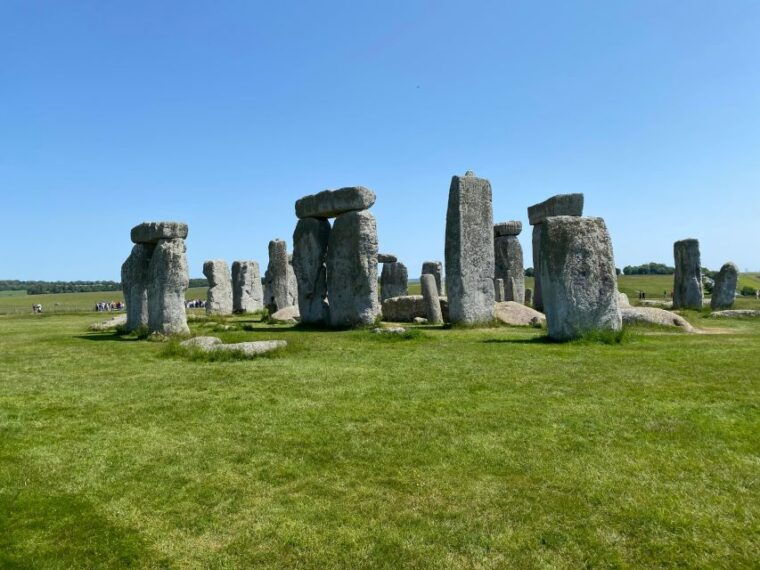 individual-trip-to-stonehenge-and-salisbury-cathedral