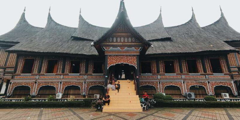 indonesia-miniature-in-park-and-jakarta-highlights-tour