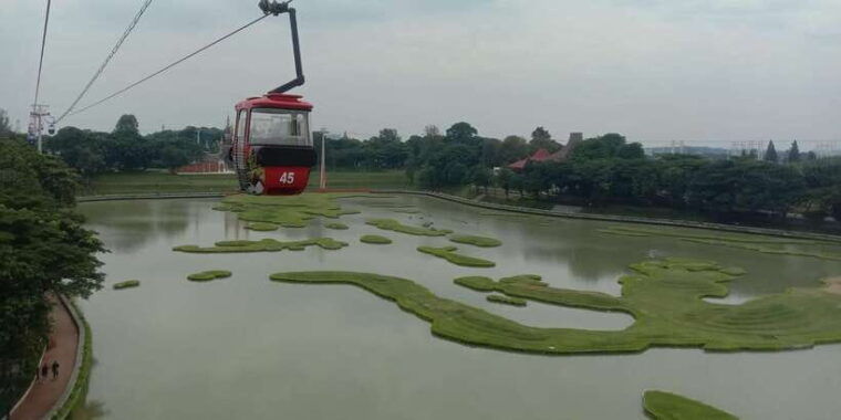 indonesia-miniature-in-park-and-jakarta-highlights-tour