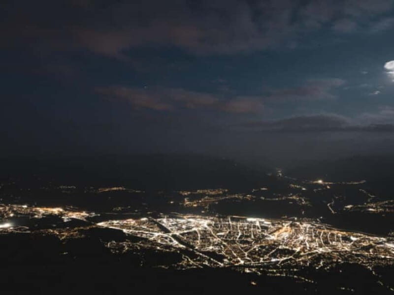 Innsbruck: All-You-Can-Eat Ribs and Wings with Sunset Views - Practical Details: How It Works