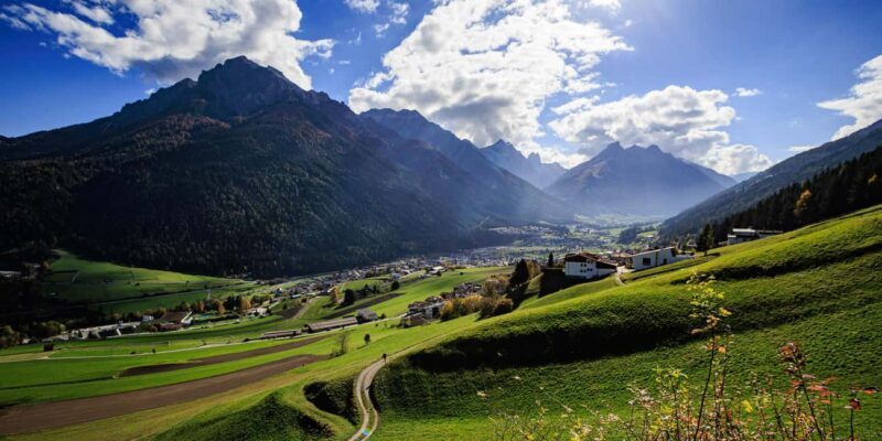 Innsbruck: Panoramic hike across the Telfer Wiesen - A Scenic Journey with a Local Touch