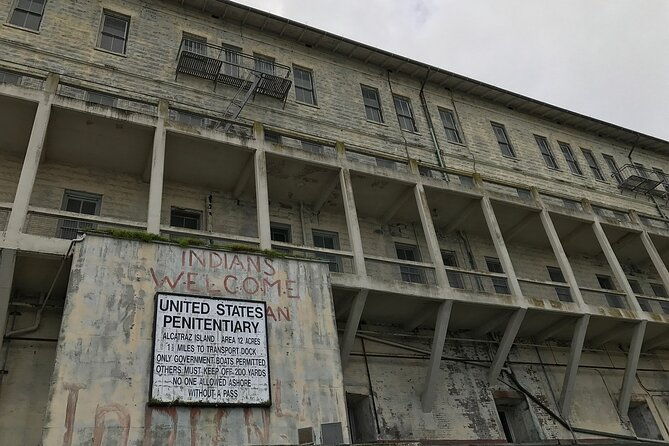 inside-alcatraz-prison-and-under-the-golden-gate-bridge