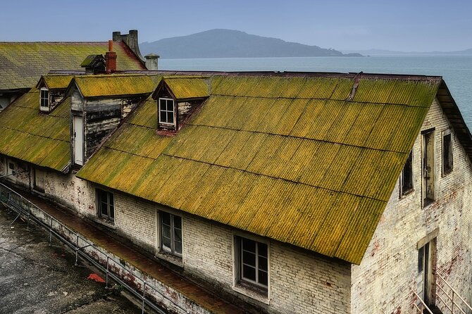 inside-alcatraz-prison-and-under-the-golden-gate-bridge