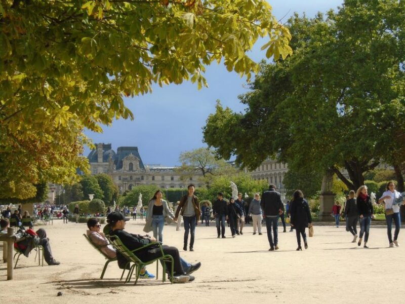 inside-musee-du-louvre-and-the-jardin-des-tuileries-tour
