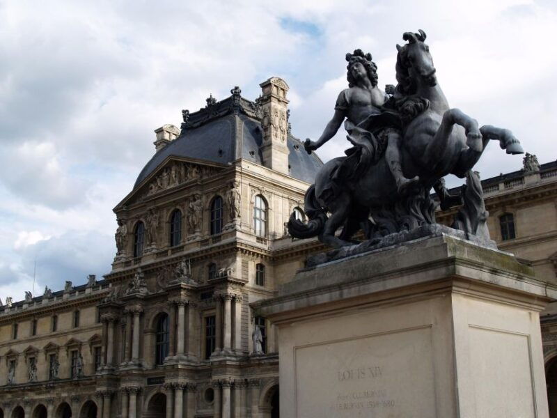 inside-musee-du-louvre-and-the-jardin-des-tuileries-tour