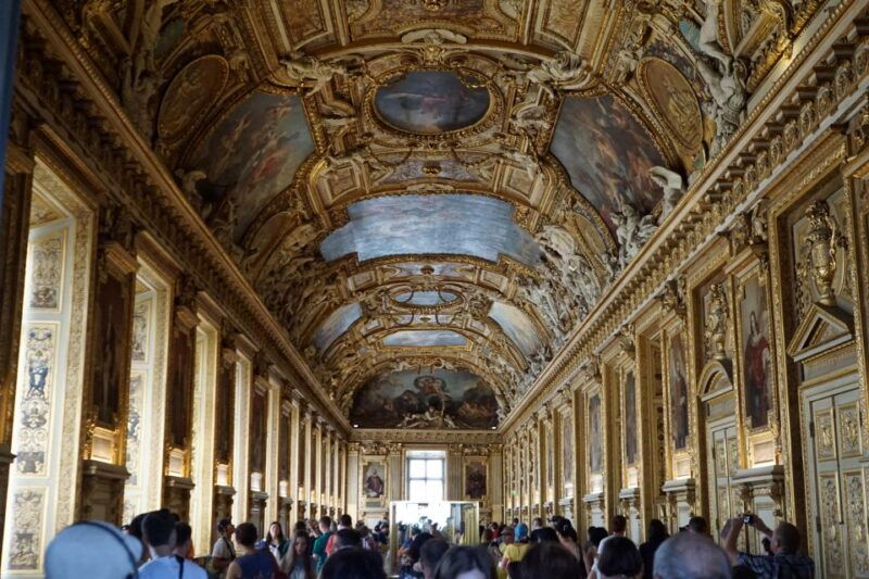 inside-musee-du-louvre-and-the-jardin-des-tuileries-tour