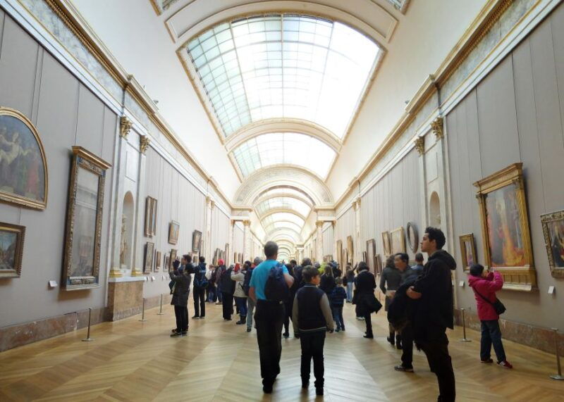 inside-musee-du-louvre-and-the-jardin-des-tuileries-tour