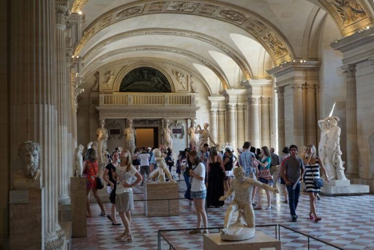 inside-musee-du-louvre-and-the-jardin-des-tuileries-tour