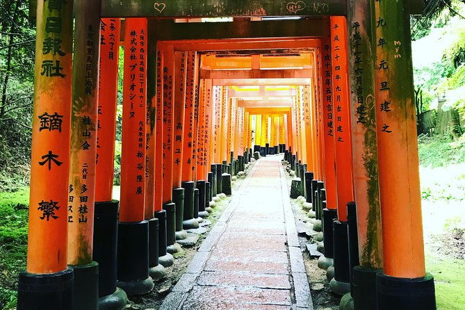 inside-of-fushimi-inari-exploring-and-lunch-with-locals-2