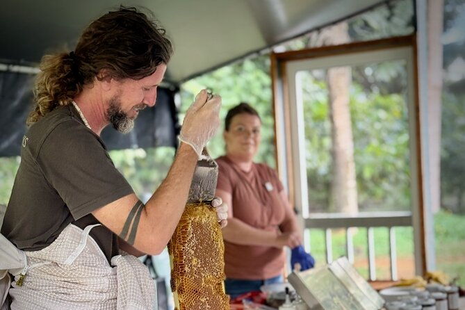inside-the-hive-kauai-honey-and-bee-tour