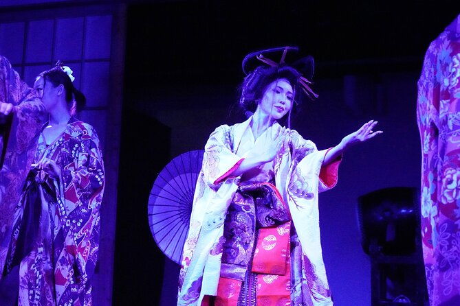 inside-the-tokyo-tower-enjoy-traditional-japanese-music-dance