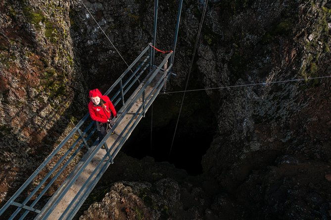 inside-the-volcano-small-group-tour-and-lava-field-hike