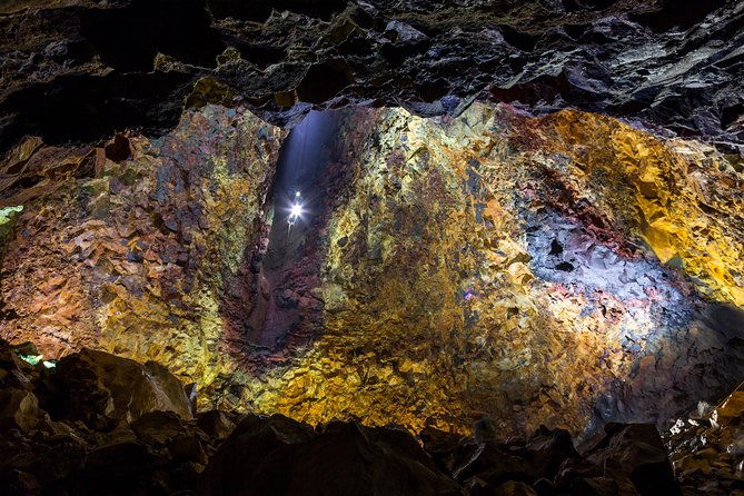inside-the-volcano-small-group-tour-and-lava-field-hike