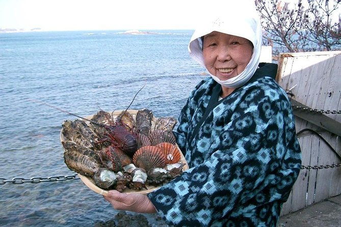 interacting-with-real-ama-divers-in-a-traditional-ama-hut-ama-hut-hachiman