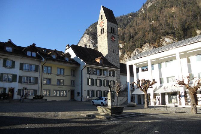 interlaken-private-tour-mountains-cows-thun-lake-and-brienz-lake