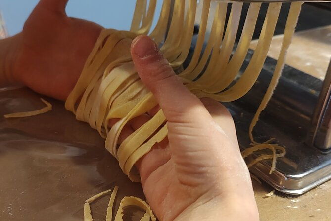 intimate-and-authentic-pasta-lesson-chianti-wine-free-parking-2