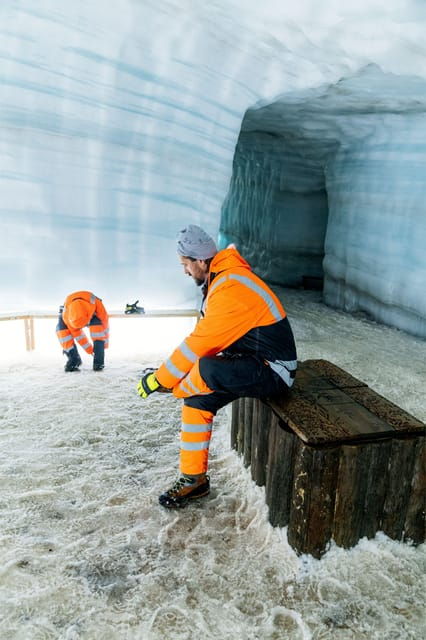 into-the-glacier-snowmobile-langjokull-ice-tunnel-combo