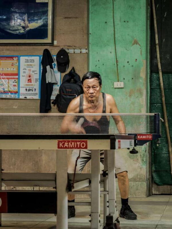 into-the-thieves-market-hanoi-photography-tour