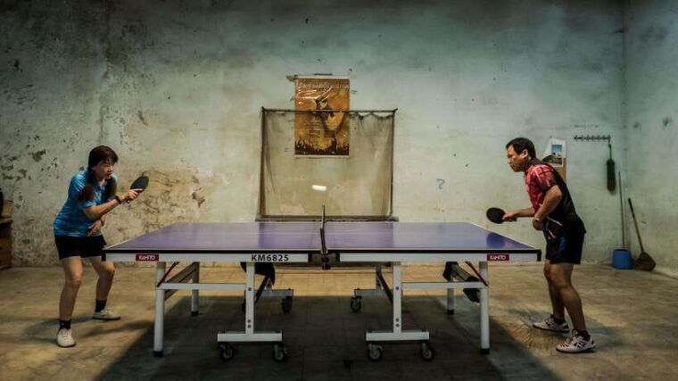 into-the-thieves-market-hanoi-photography-tour